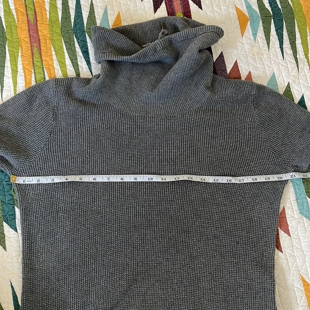 Lauren sweatshirt/top, gray waffle knit, with drawstring turtleneck, size L - Picture 8 of 9